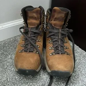 Mountain 600 boots. Only used for a week. Like New condition Cut in half: Danner Mountain 600 Review | RunRepeat main image 4